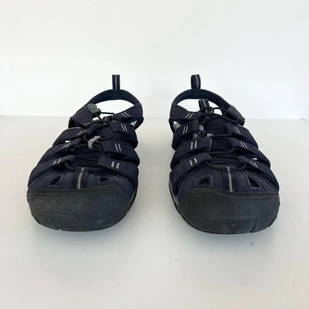 KEEN Men's Clearwater CNX Sandal in Navy Blue and Light Gray, size 10 / 43